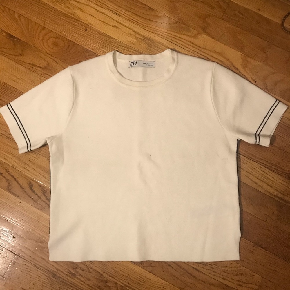 Zara White Top w Black Stitching
